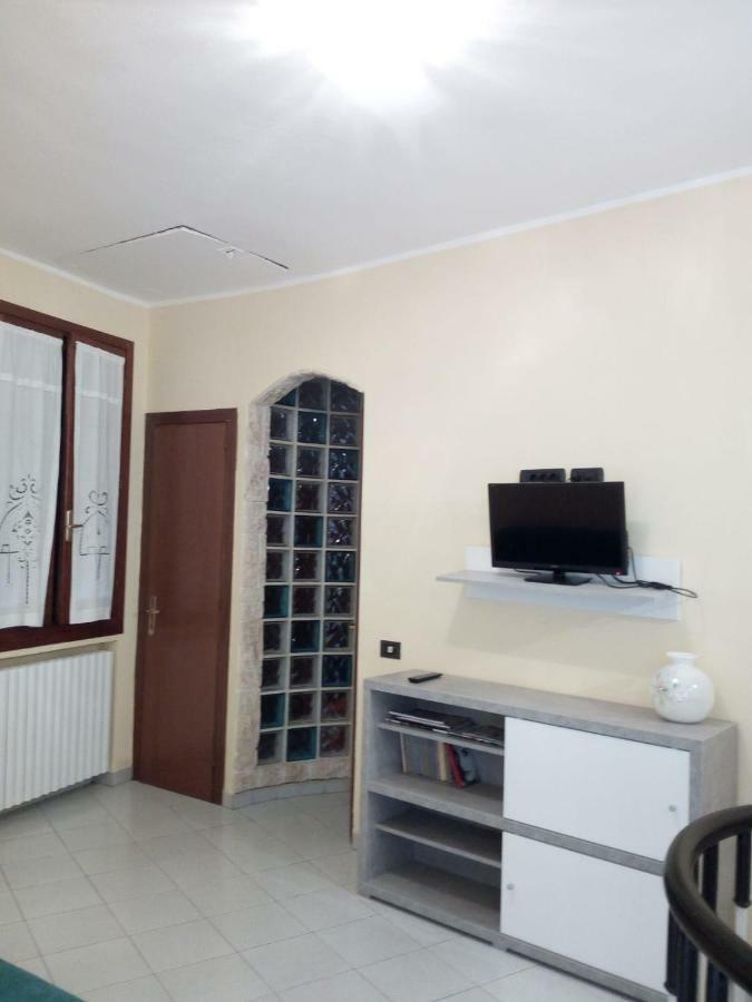 Stylish Flat "Il Sole" Nova Milanese Apartment Exterior photo